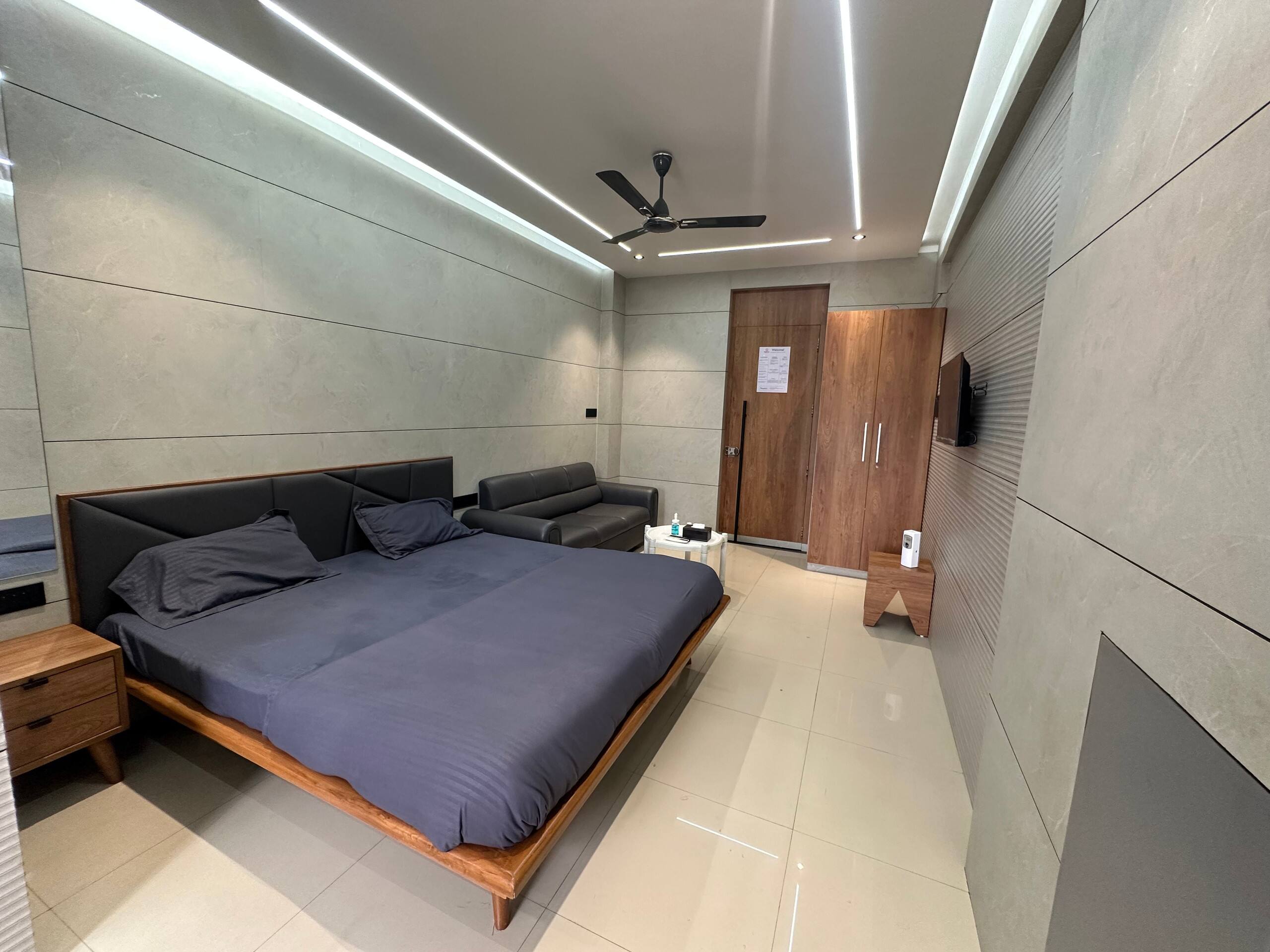 Nirrtul Boss Studio Apartment Cozy Quite - Tap to explore photos