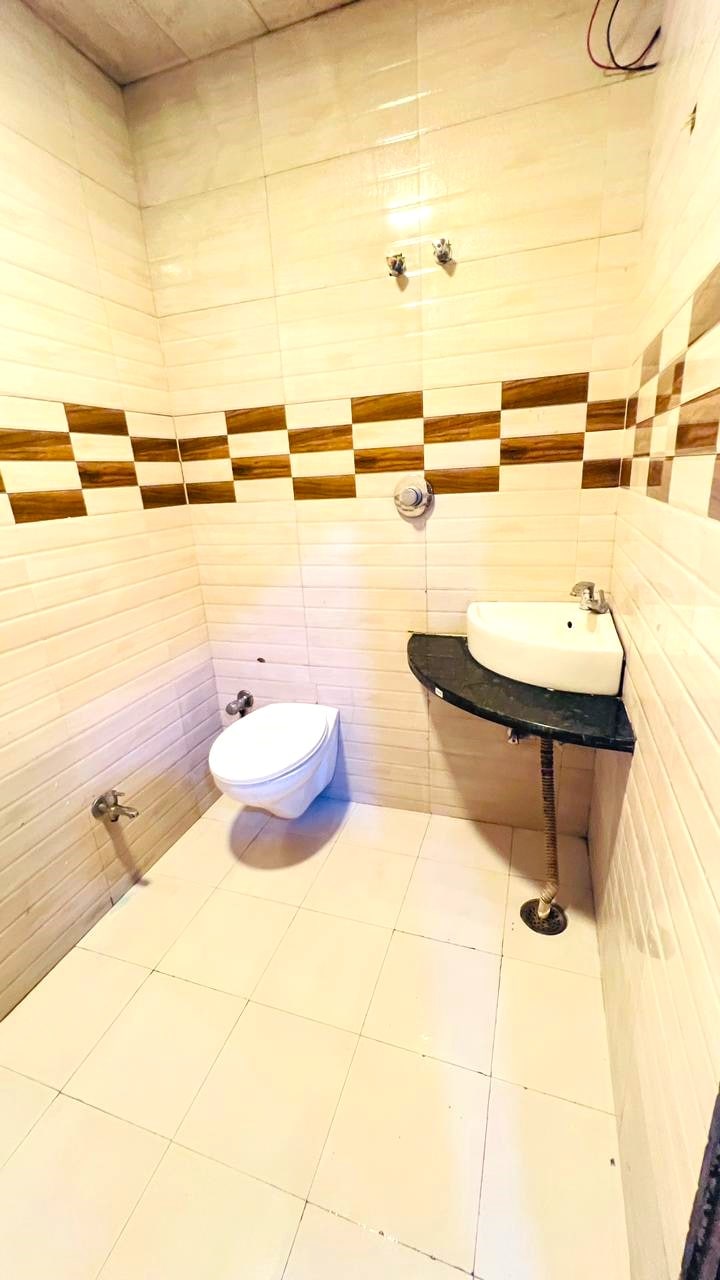 Hotel Sanand Heritage @Nakki Lake - Tap to explore photos