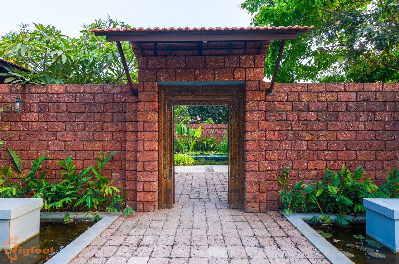 Jomo Resorts - Tap to explore photos