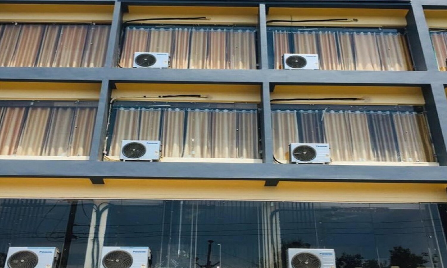 Hotel Dhanraj Palace - Tap to explore photos