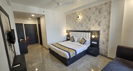 Hotel KashiDham, Varanasi Room Type - Deluxe Room with No View