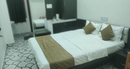 Hotel Praj Paradise Room Type - Deluxe