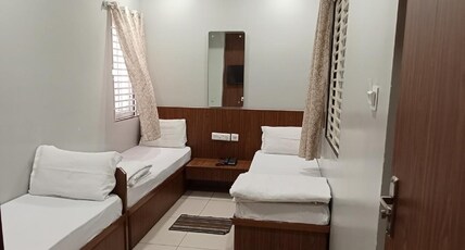 Shree Dham Palace Room Type - Standard Triple Bed Room