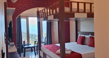 Golden Himalaya Homestay Villa Room Type - Deluxe Mountain View Family Room 