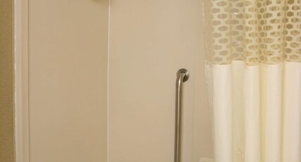 Hampton Inn San Marcos Room Type - 1 KING BED NONSMOKING