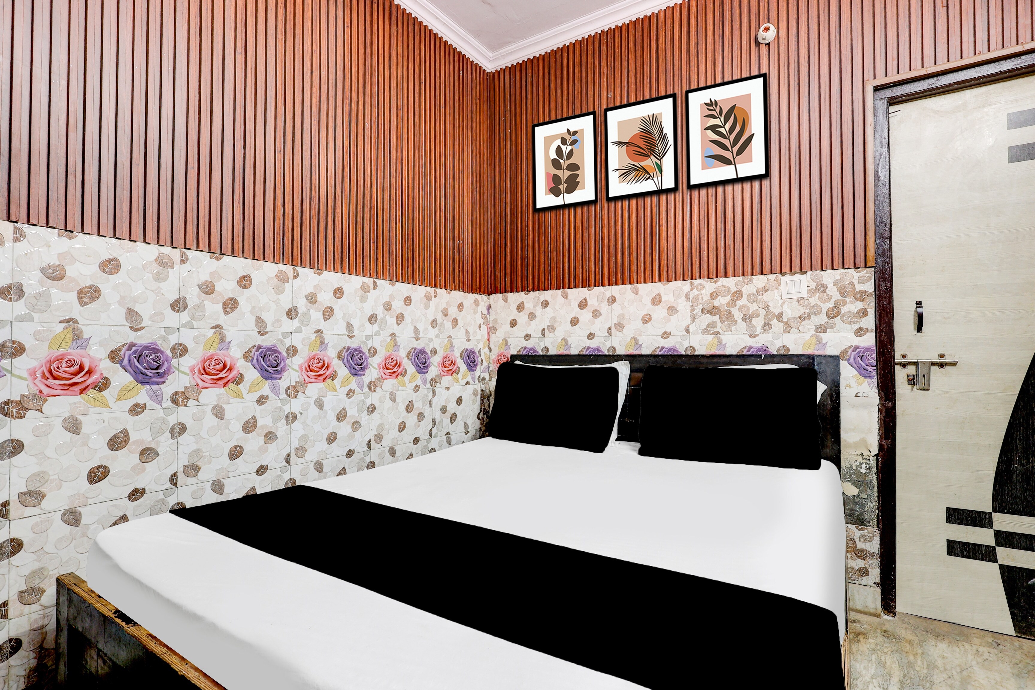 SPOT ON by OYO Diamond Hotel - Tap to explore photos