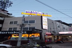 Hotel Cool River Inn