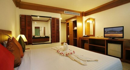 Jiraporn Hill Resort Patong  Room Type - Deluxe Room with Bathtub