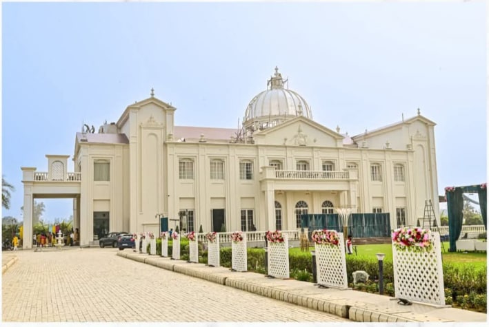 RAJWADA HOTEL AND RESORT - Tap to explore photos