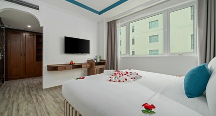 Paracel Beach Hotel Da Nang Room Type - Deluxe Double or Twin Room Partial Sea View