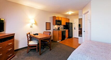 Candlewood Suites PEARLAND, an IHG hotel Room Type - 1 Queen Studio Suite