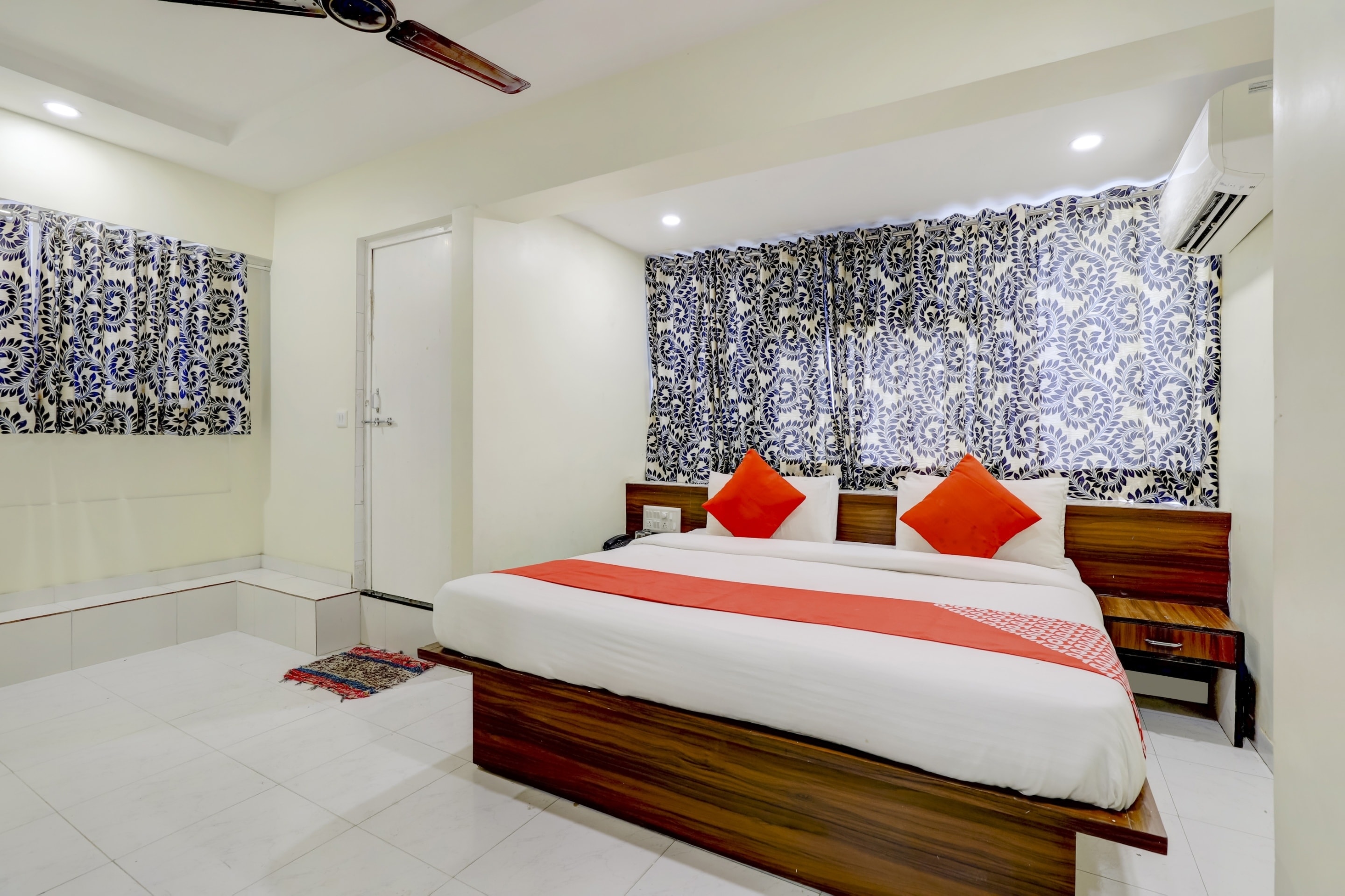 Hotel O Savera - Tap to explore photos