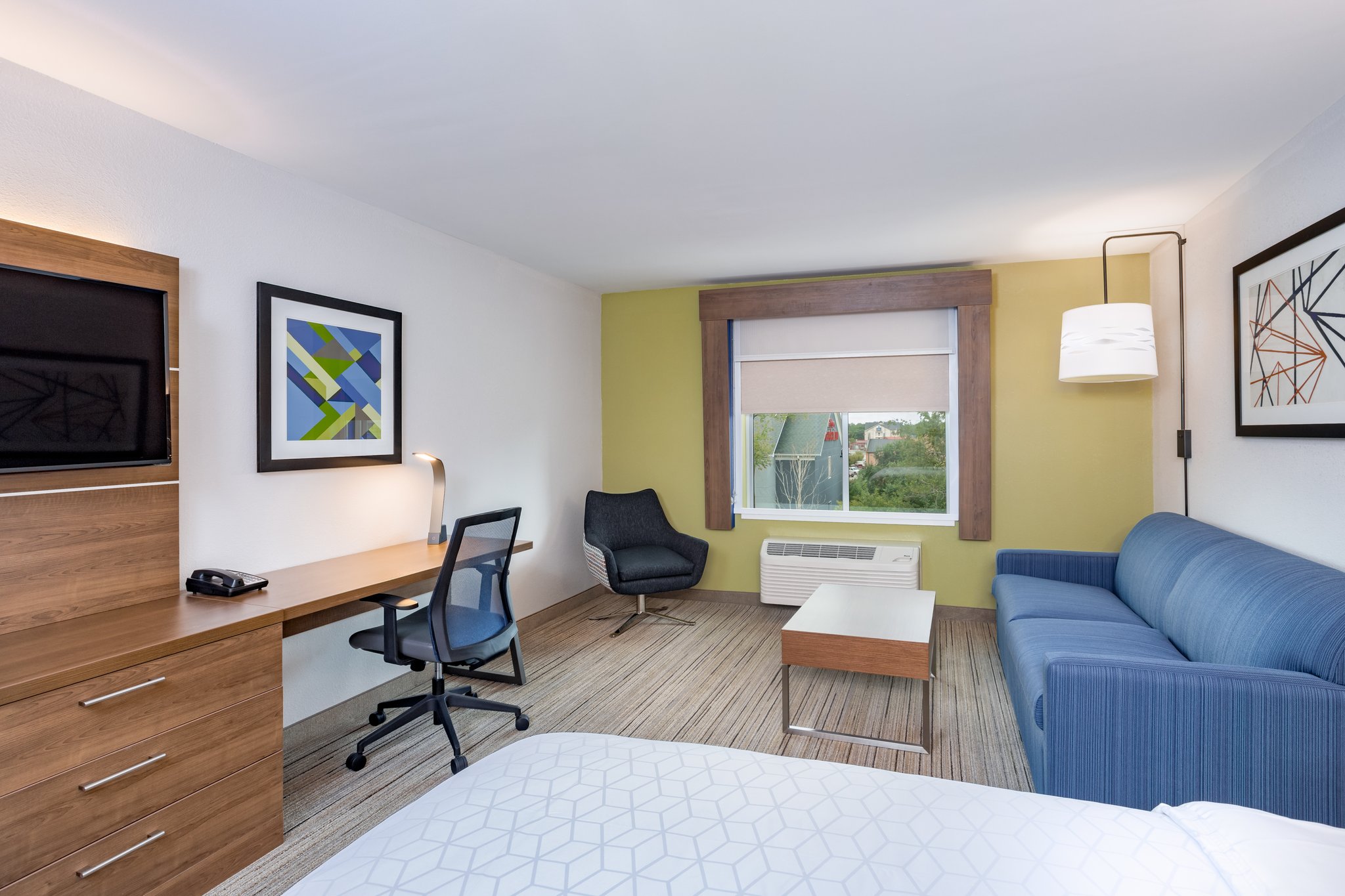 Holiday Inn Express & Suites Elkhart North - Tap to explore photos