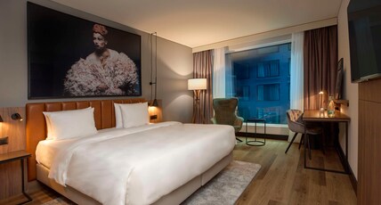Radisson Blu Hotel Zurich Airport Room Type - Superior Room - Winetower View Radisson Blu Hotel Zurich Airport Room Type - Superior Room - Winetower View