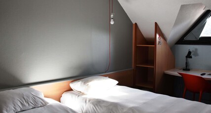 ibis Nevers Room Type - Standard room with 2 single beds