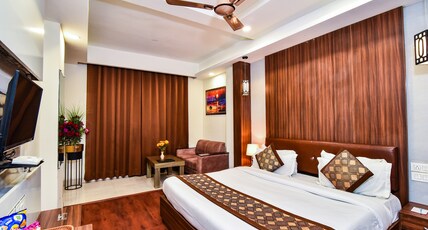 Pinaz Royale Room Type - Super Deluxe Room