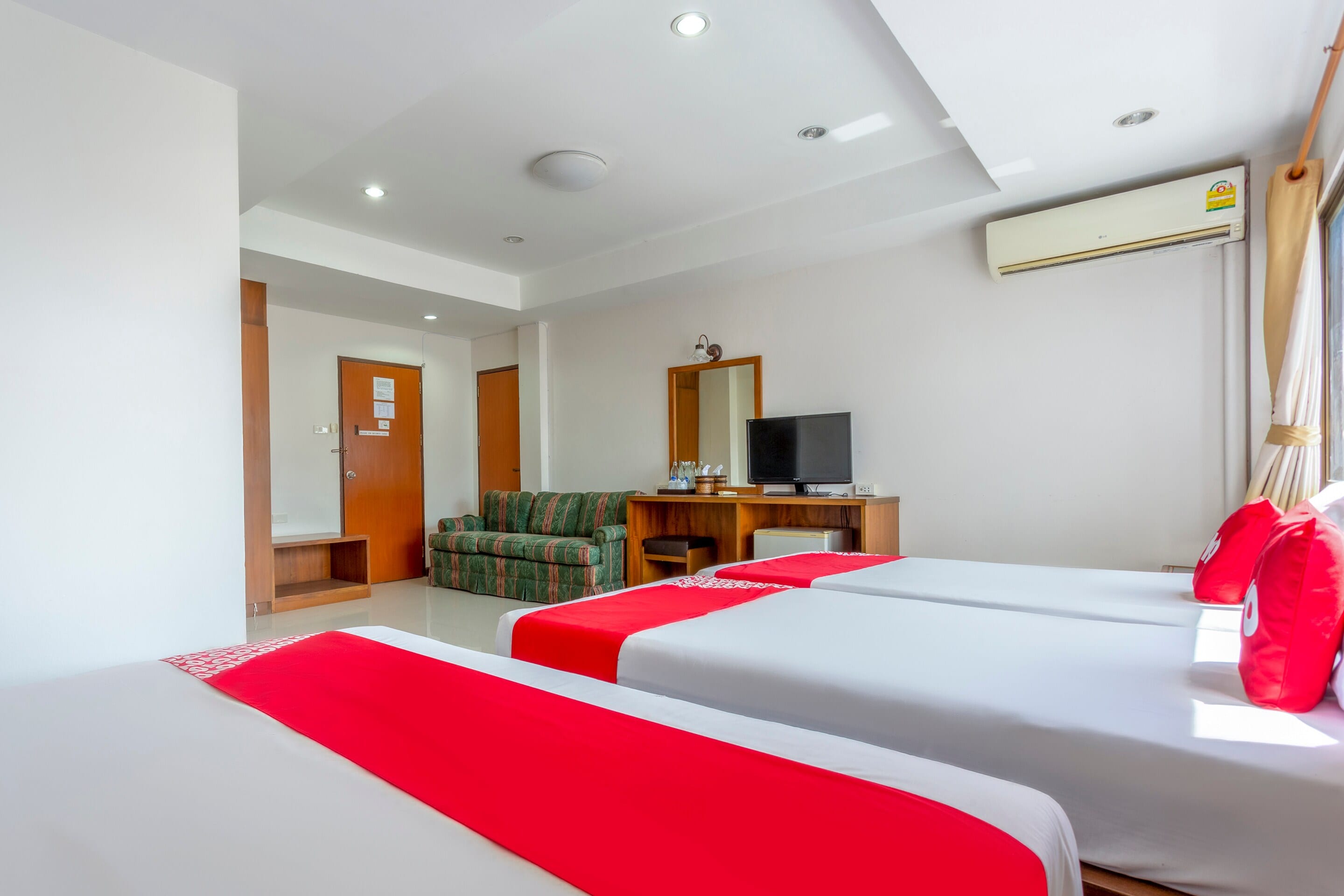 OYO 1096 Winner Inn Hotel - Tap to explore photos