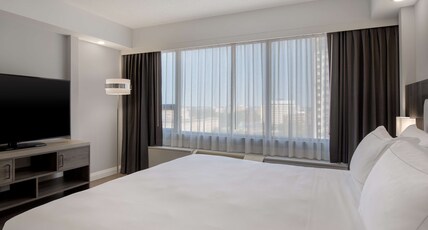 DoubleTree by Hilton Hotel London Ontario Room Type - 1 KING FULL KITCHEN