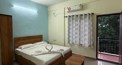 Siddhartha Residency (Lodging and Boarding) Room Type - Delux Queen Room