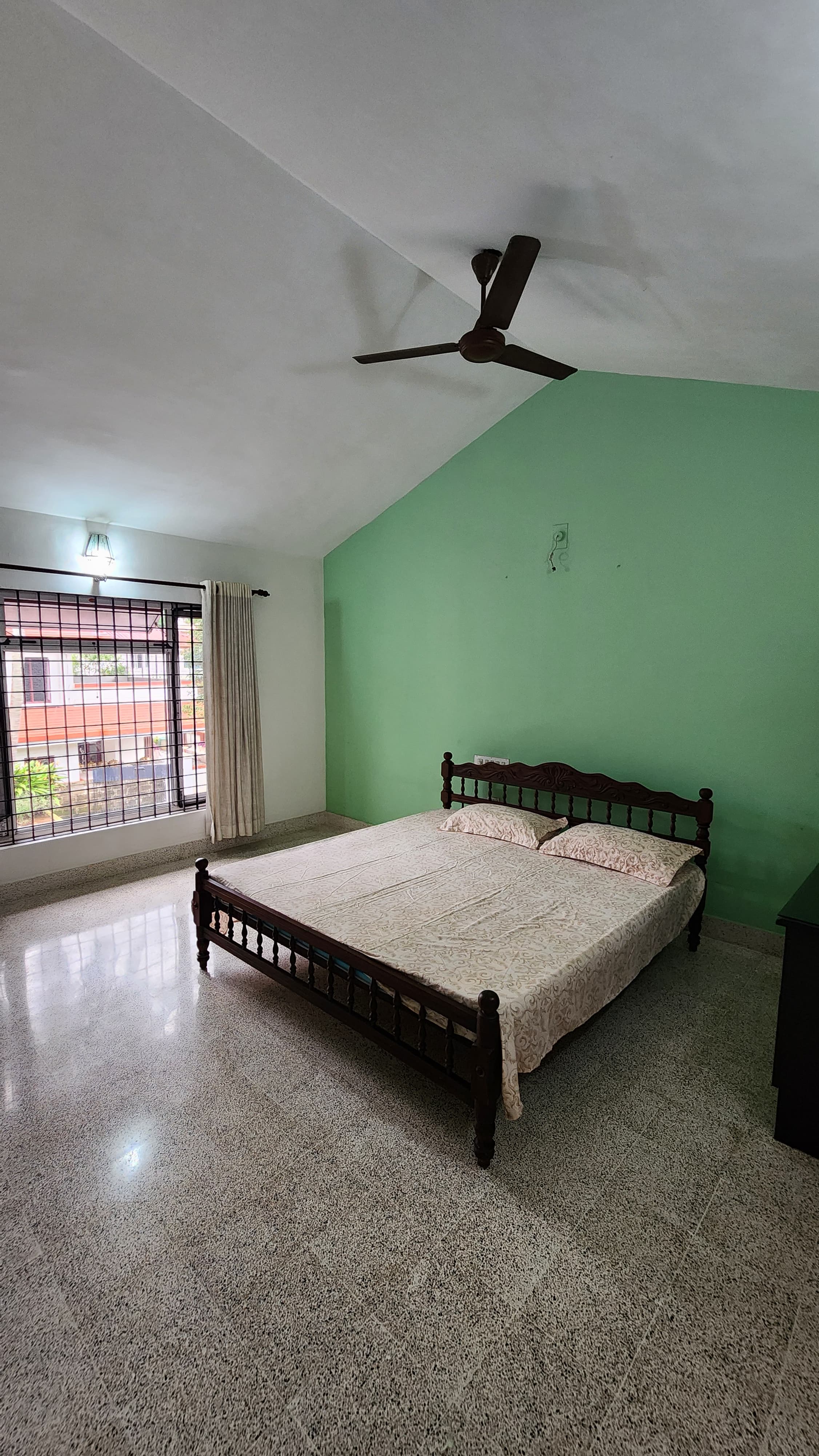 Xanadu - Tap to explore photos