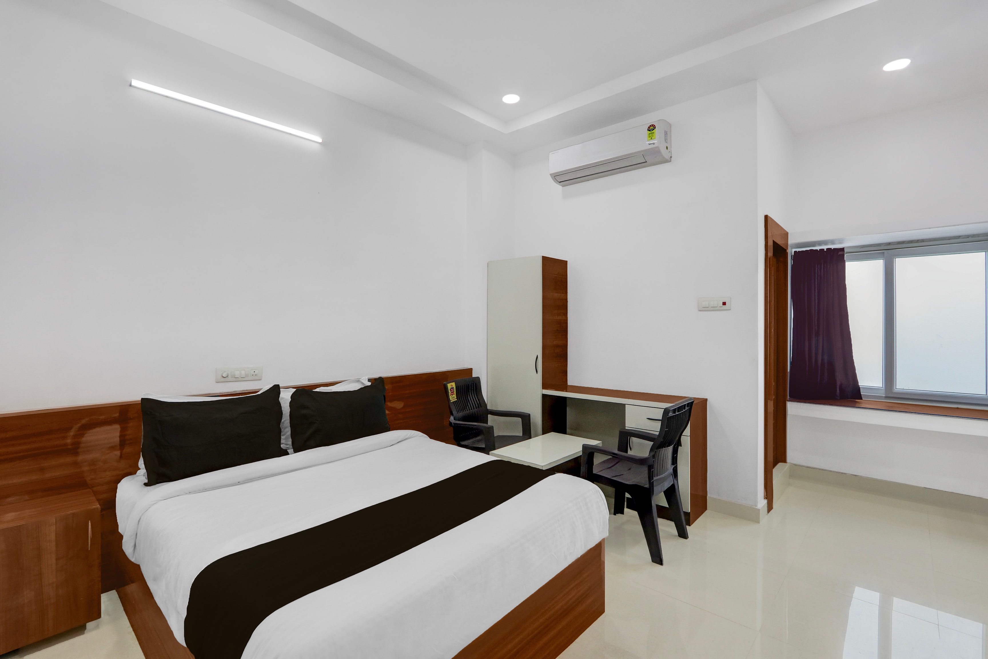 HOTEL O KARTHIKEYA GUEST Inn - Tap to explore photos