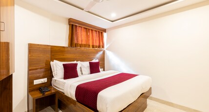Hotel Royal Park Vakola Room Type - Deluxe Room