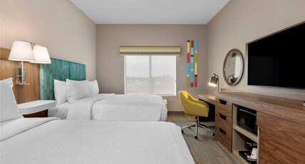 Hampton Inn by Hilton Cornwall Room Type - 2 QN BEDS ACCESSIBLE TUB