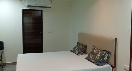 Stay Aura By ROH Room Type - Deluxe Room with Air Conditioning