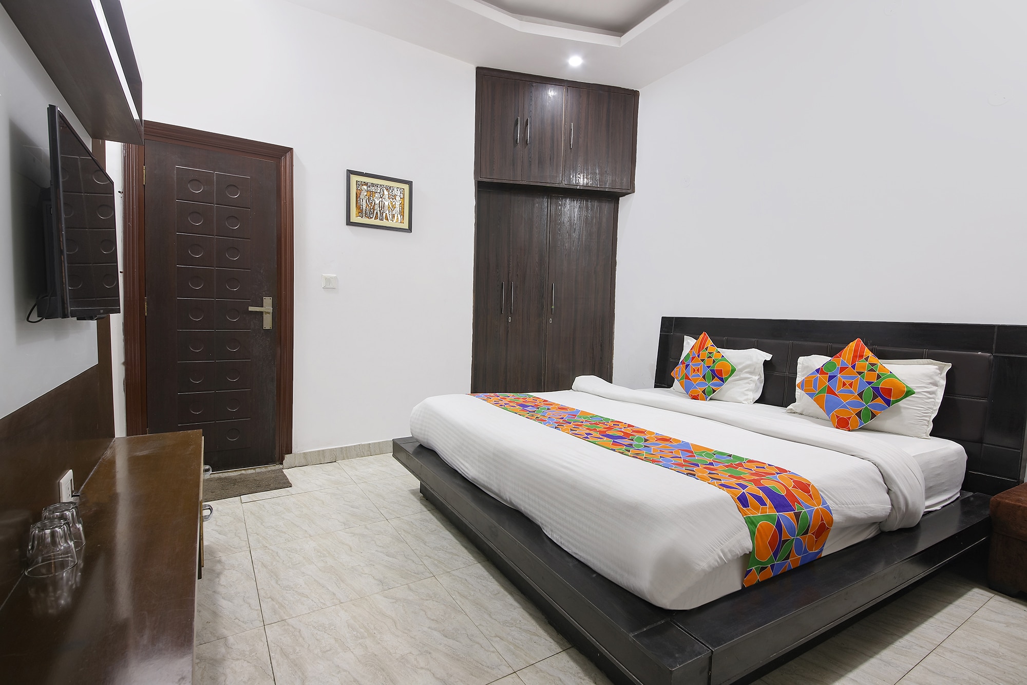 FabHotel Khalsa Homestay - Tap to explore photos