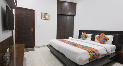 FabHotel Khalsa Homestay Room Type - Deluxe Room
