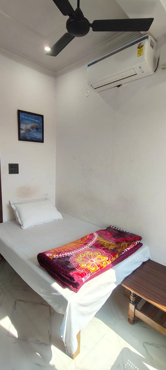 Vinayak Home Stay Mathura - Tap to explore photos