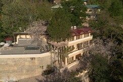 Mansaayan Villa by Aurella Hospitality- 3BHK Private Luxury Valley View Villa in Kasauli with Pri