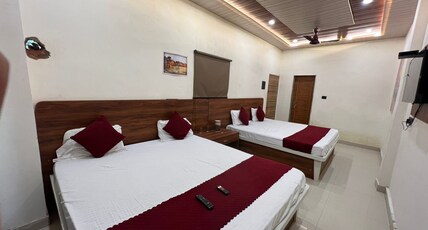 Unnati Paying Guest House | Near Kal Bhairav Temple Room Type - Family Suite Room With Window