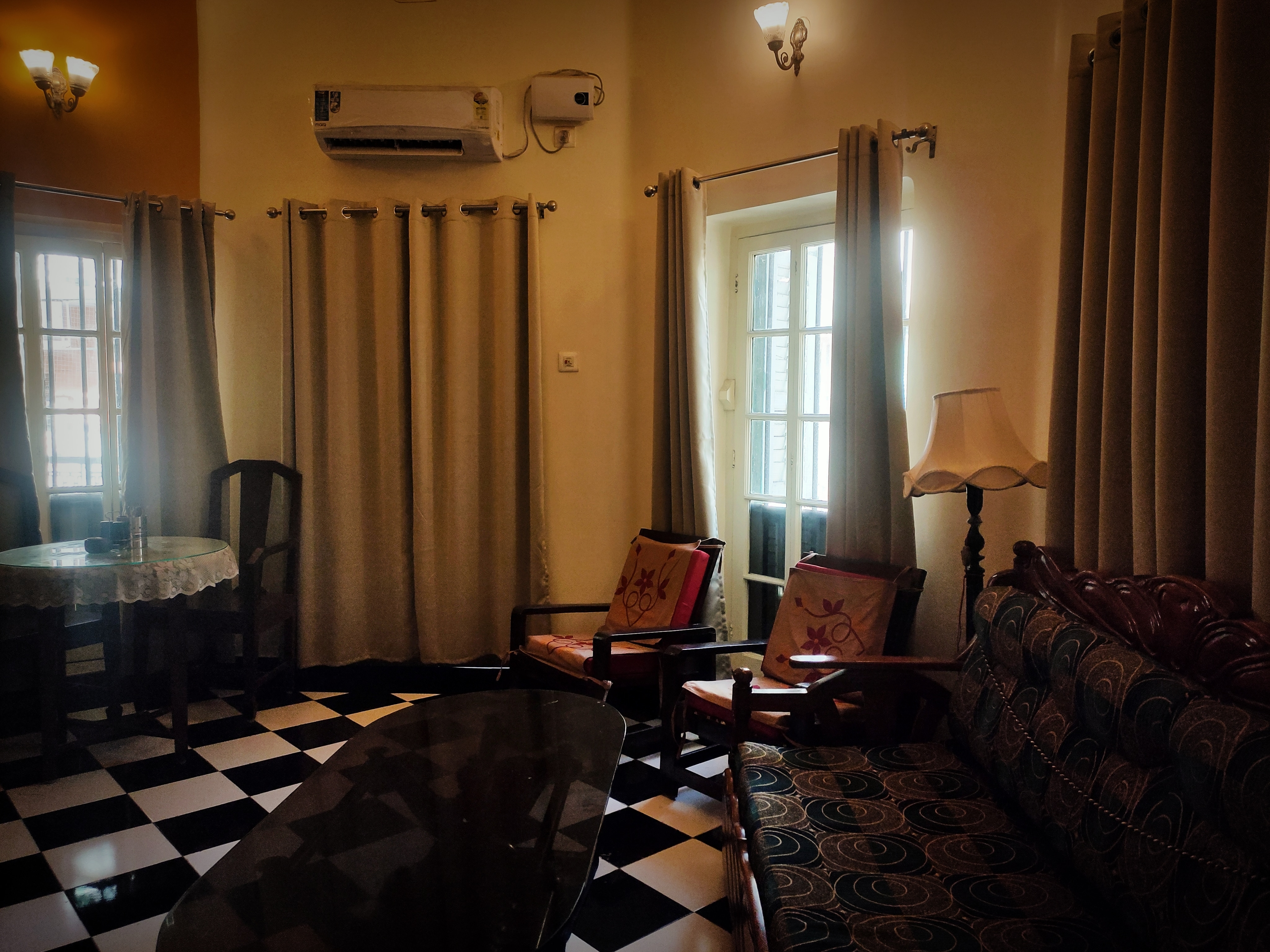 OH Kolkata - Sutanuti Homestay-Deluxe Suite - Tap to explore photos