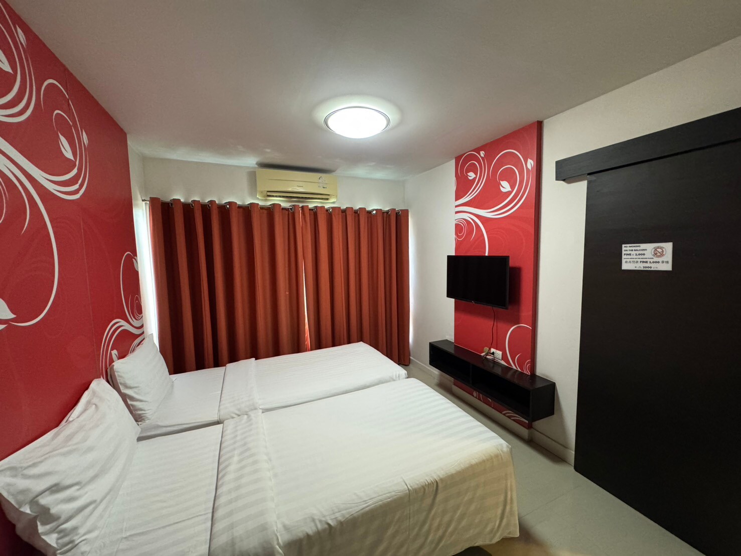 Palette Bella B All Suites Bangkok Hotel - Tap to explore photos