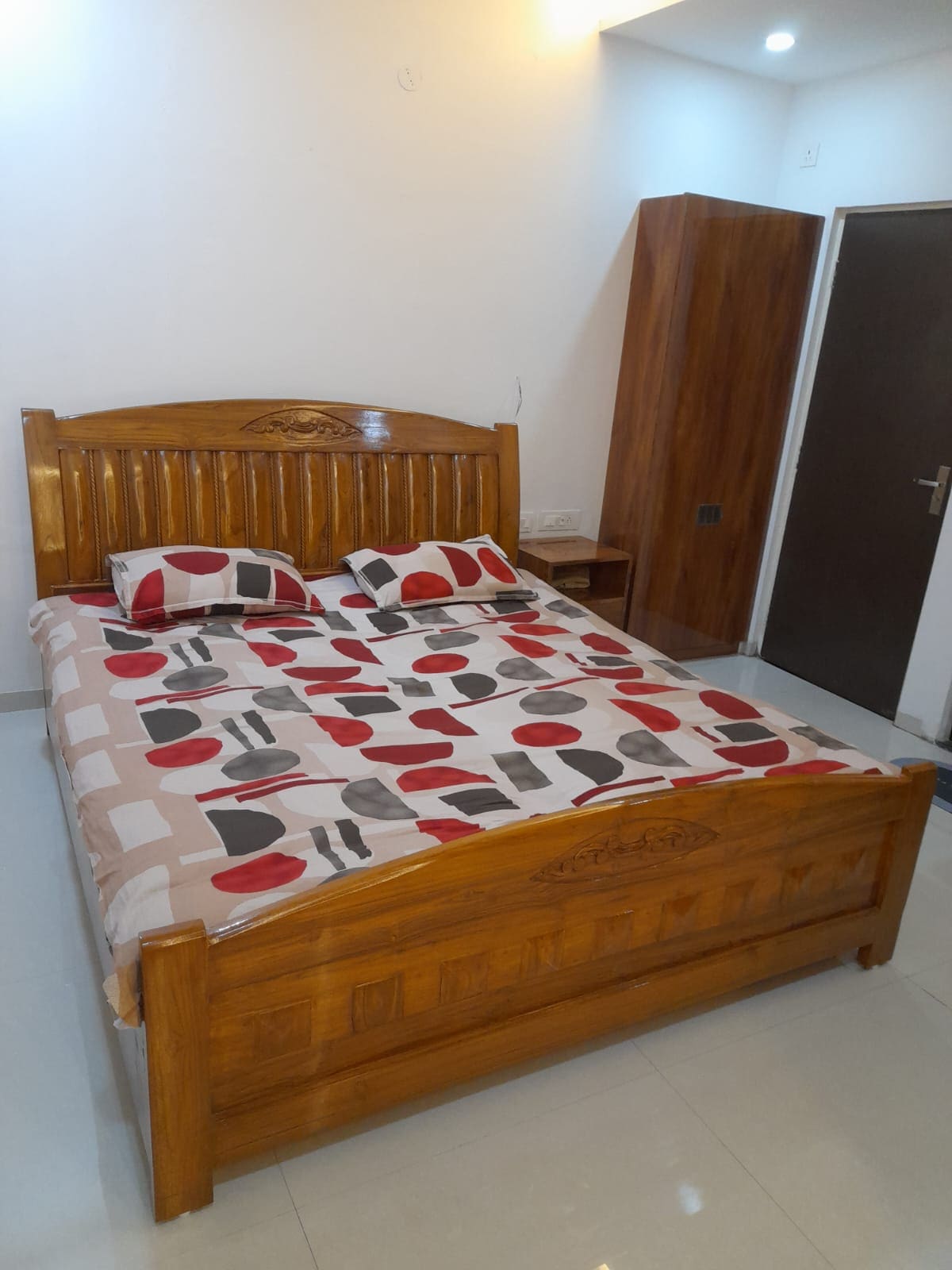 Classic Room on Wardha Rd for Relaxing Stay - Tap to explore photos