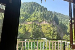 Riviera House   Mountain Riverside Home