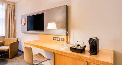 Crowne Plaza Bruges Room Type - 1 King Standard City View Crowne Plaza Bruges Room Type - 1 King Standard City View