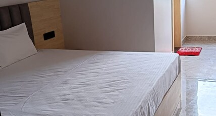 HOTEL RADIAN INN Room Type - Deluxe Double Room