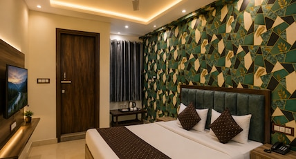 Hotel Popular Suites near IGI Airport Room Type - DELUXE ROOM (1Double Room) Hotel Popular Suites near IGI Airport Room Type - DELUXE ROOM (1Double Room)