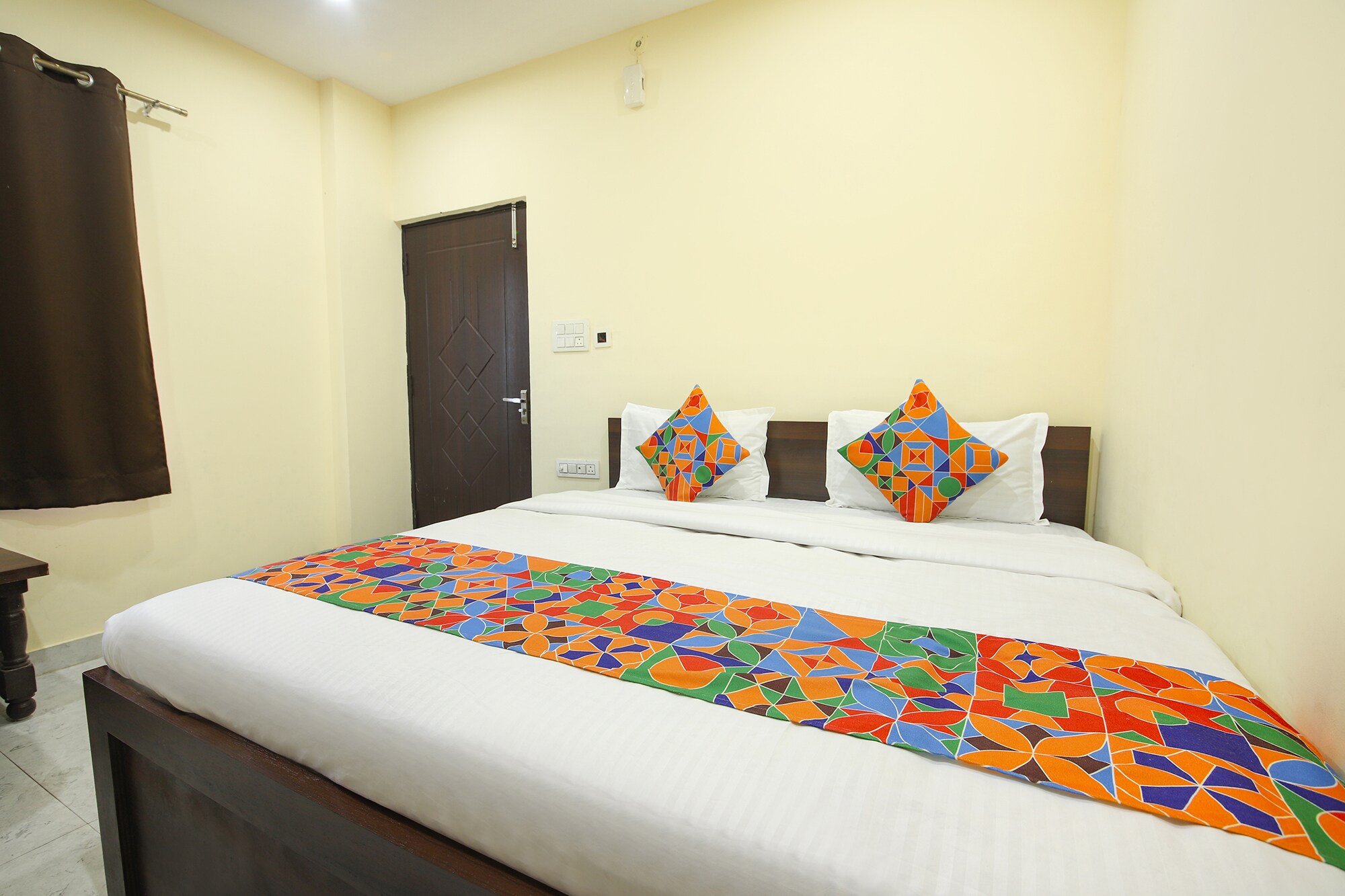 FabHotel Shree Vilas - Tap to explore photos