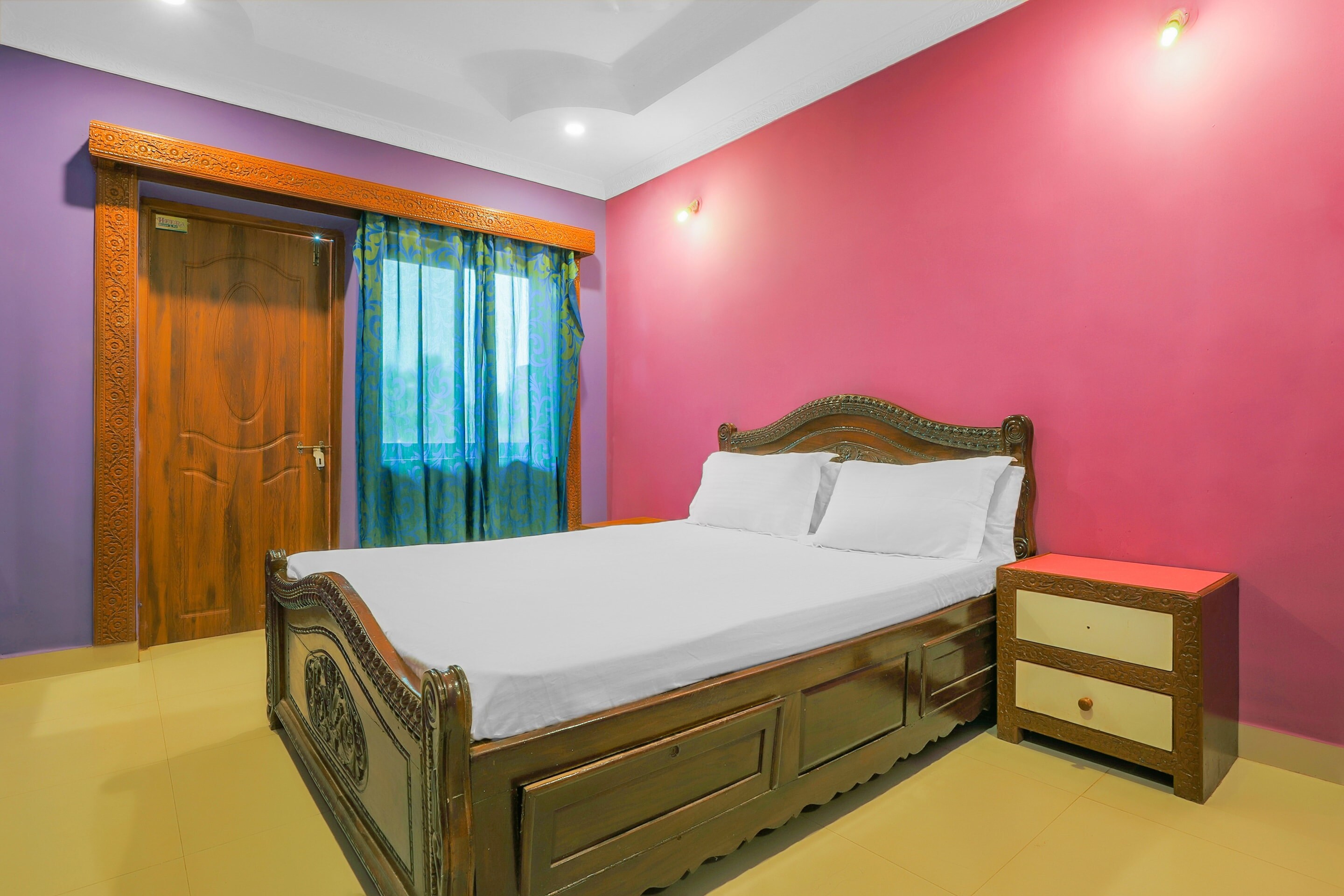 Hotel O Mir Palace Calangutu beach - Tap to explore photos