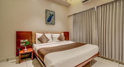 Hotel J N Stay Mysore - 12 Minutes to Mysore Palace Room Type - Deluxe Room with city view