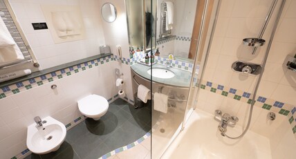 voco ST. DAVID'S CARDIFF, an IHG hotel Room Type - 1 King Grand Balcony