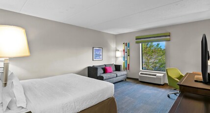 Hampton Inn & Suites by Hilton Baltimore/Woodlawn Room Type - 1KING W FRIDGE NONSMOKING