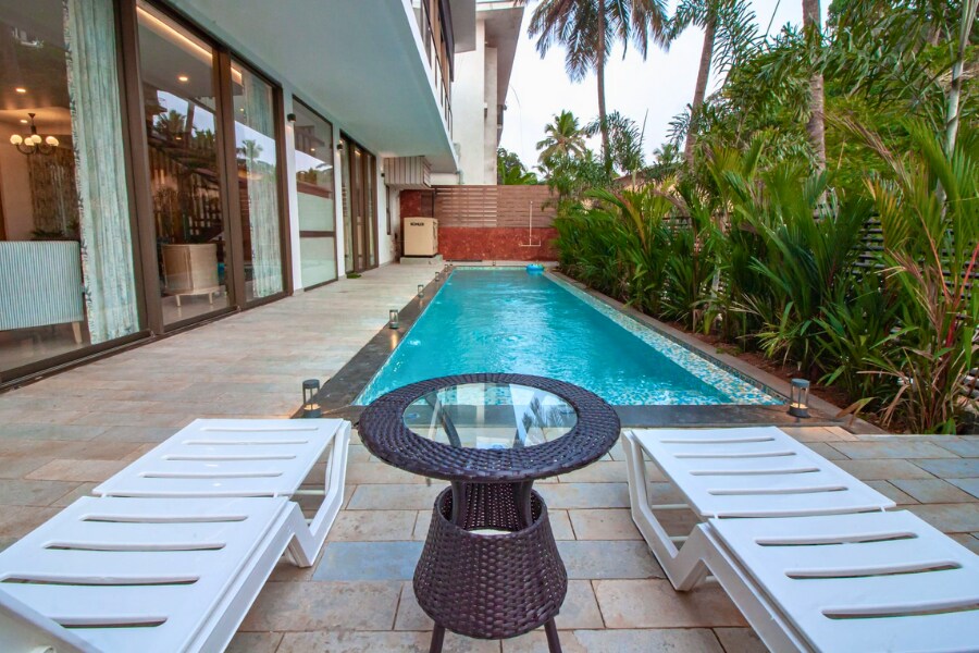 Mayfair Villa by Ebonystays - Tap to explore photos