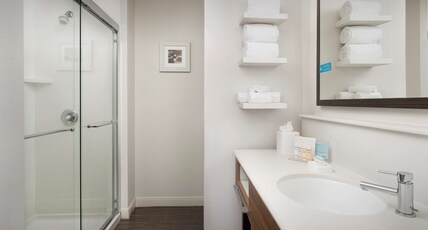Hampton Inn & Suites Phoenix/Tempe Room Type - 1KN STDO MIC FRIDG WTBR NS