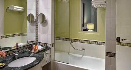 M Room Type - Premium King Pool View