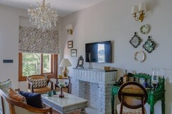 Almost Heaven Suites @ 2 Km from Mall Road