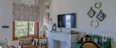 Almost Heaven Suites @ 2 Km from Mall Road